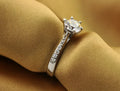 Elov Signature Diamond Look Ring